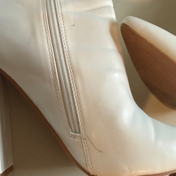 Boohoo White Pointed Toe Block Heel Ankle Boots - Picture 6 of 11